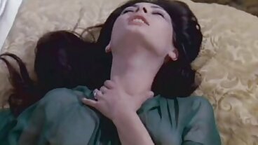 Βίντεο βιντεο πορνο χχχ In The Bed με τη σέξι Cornelia από το Dirty Flix