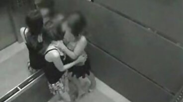 Ποζάροντας ταινία με τη δελεαστική Emma Hix από την πορνο ελληνικο βιντεο Tushy Raw
